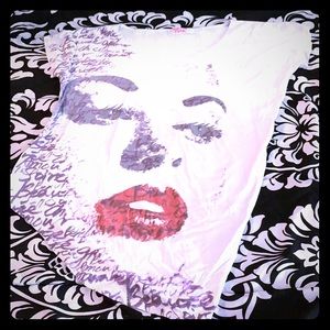 Marilyn Monroe of the shoulder t shirt